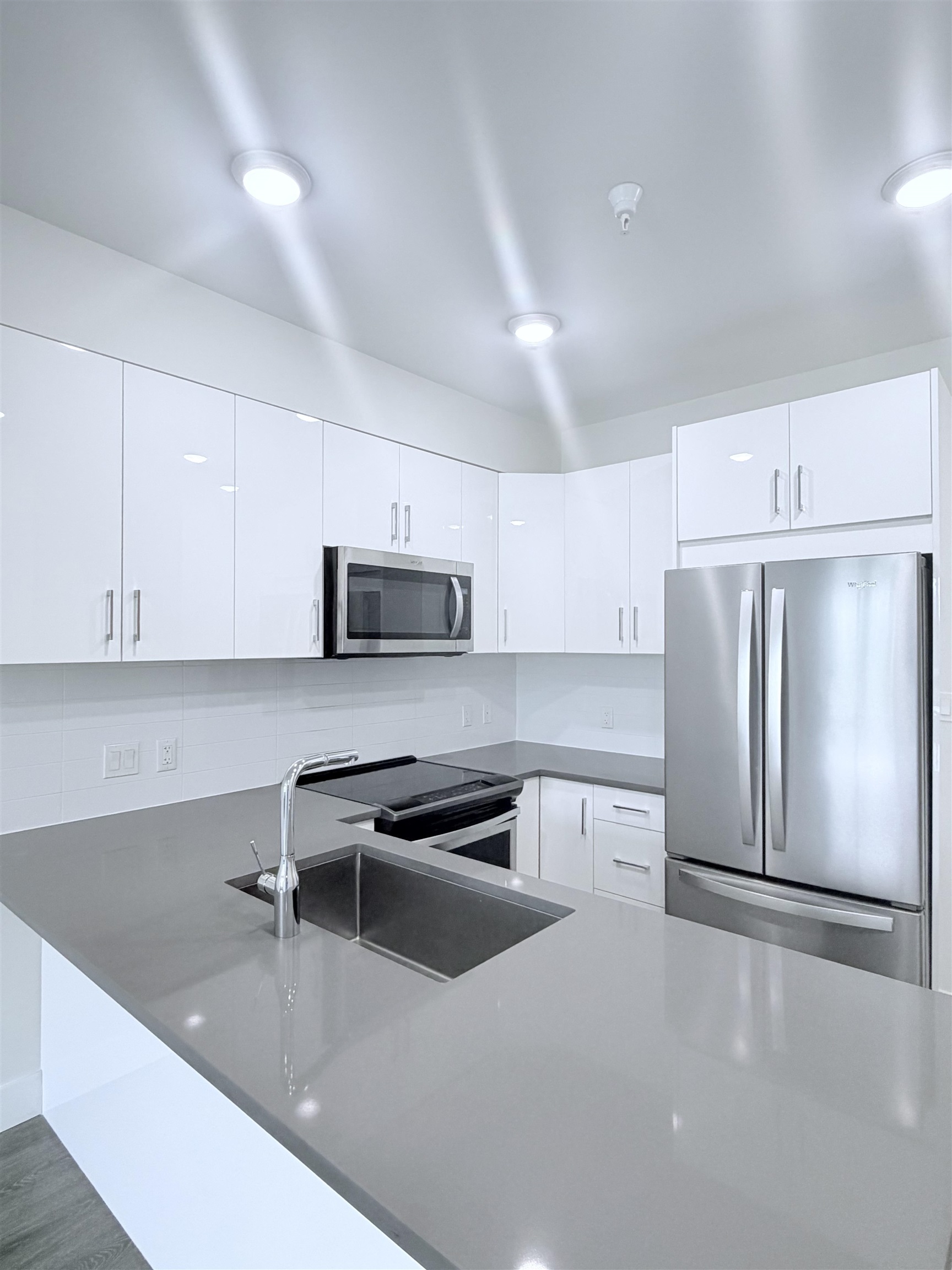 Additional image 3 of 301-15351 101 Ave , Surrey, BC, V3R 0G2