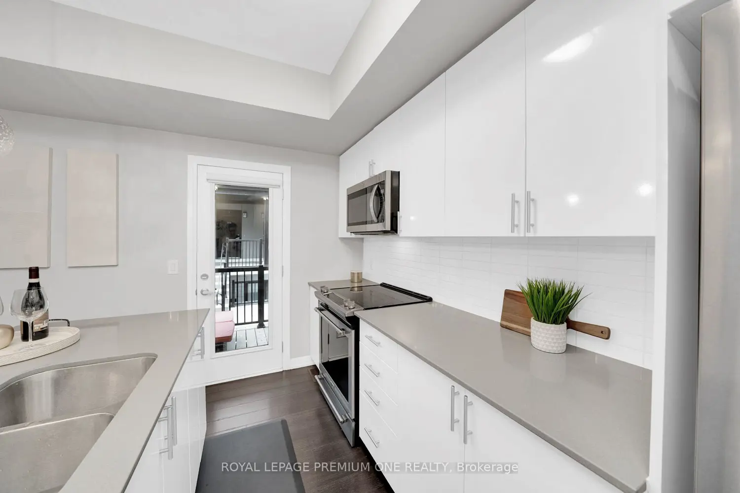 1202 Main Street 108 photo 3