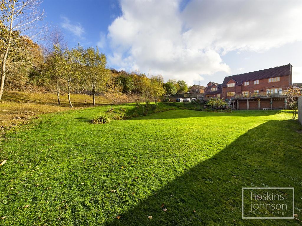 5 bed detached house for saleBrynderwen Close, Cilfynydd, Pontypridd CF37