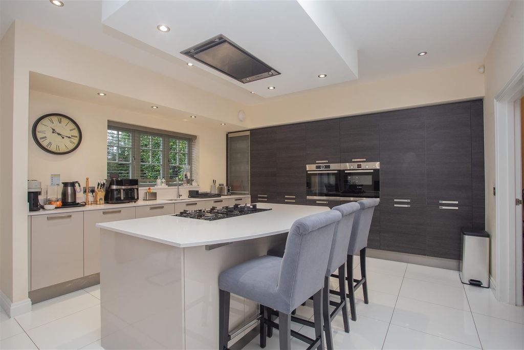 Additional image 2 of 5 bed detached house for saleVawser Crescent, Peterborough PE3