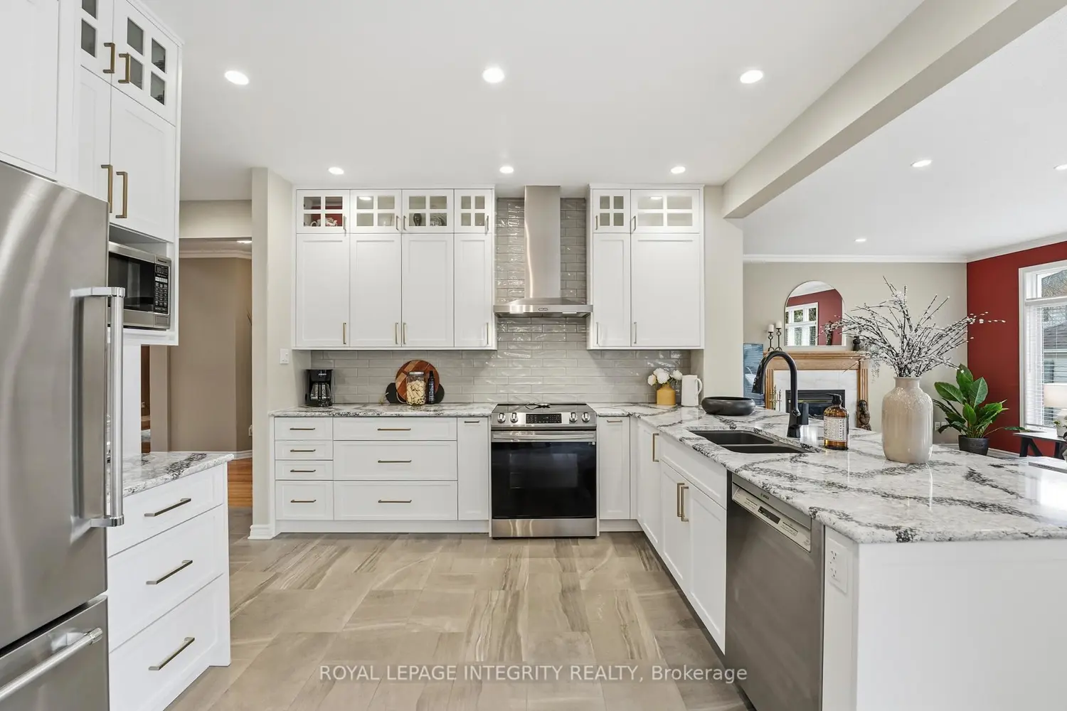 578 Devonwood Circle photo 2