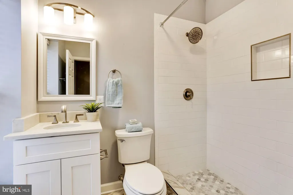 Additional image 17 of 1015 T Street NW Unit A, Washington, DC 20001