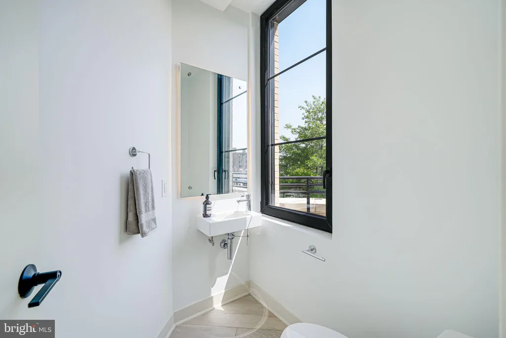 Additional image 11 of 2901 Newark St NW, Washington, DC 20008