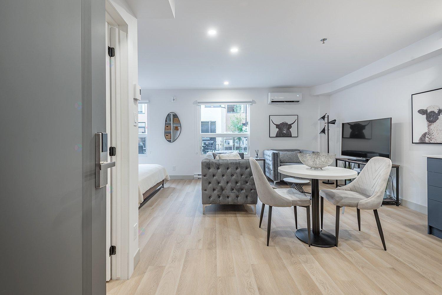 490 Av. Lake