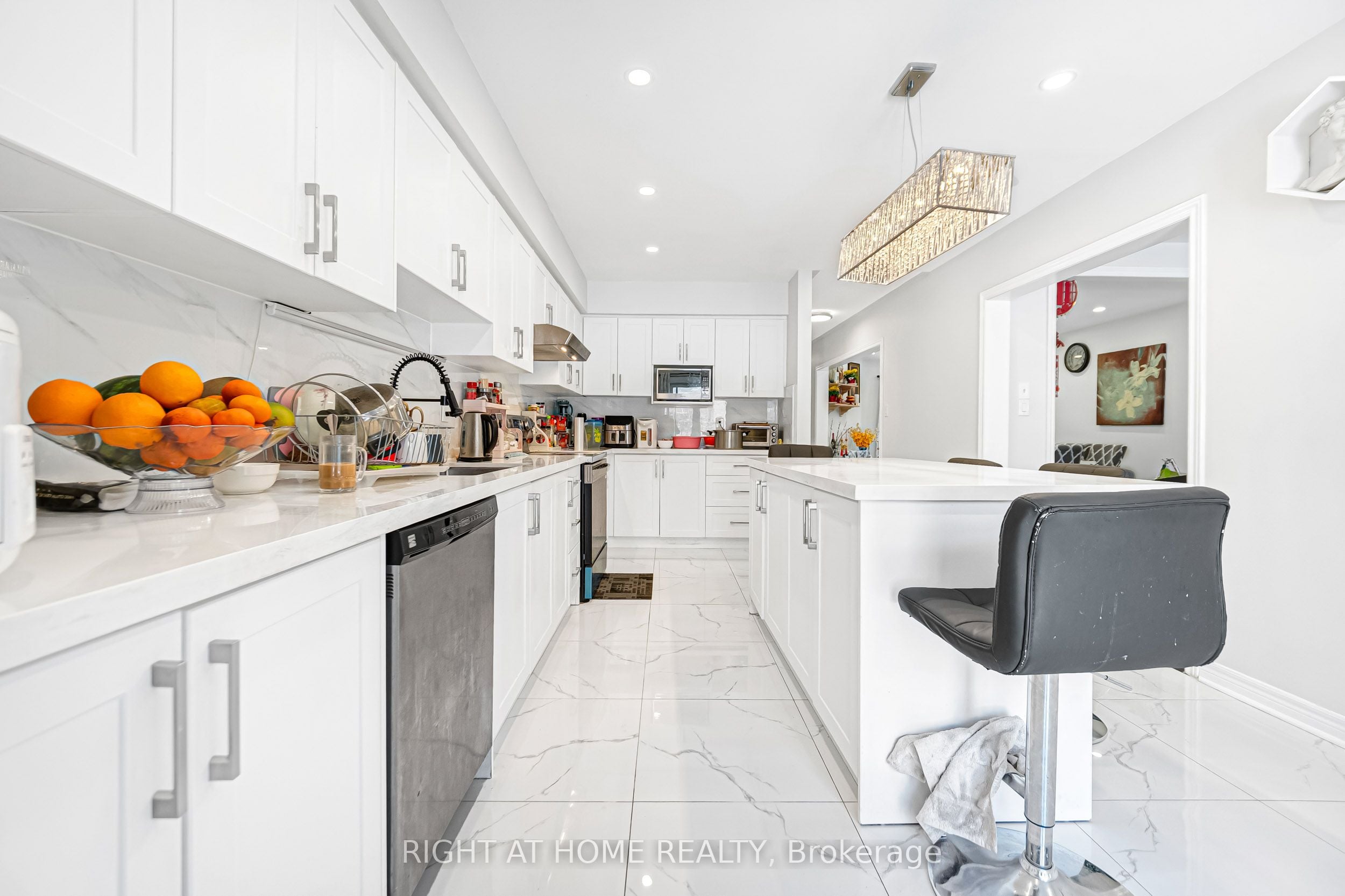 Additional image 2 of 601 Claymeadow Avenue, Mississauga, ON, L5B 4H7