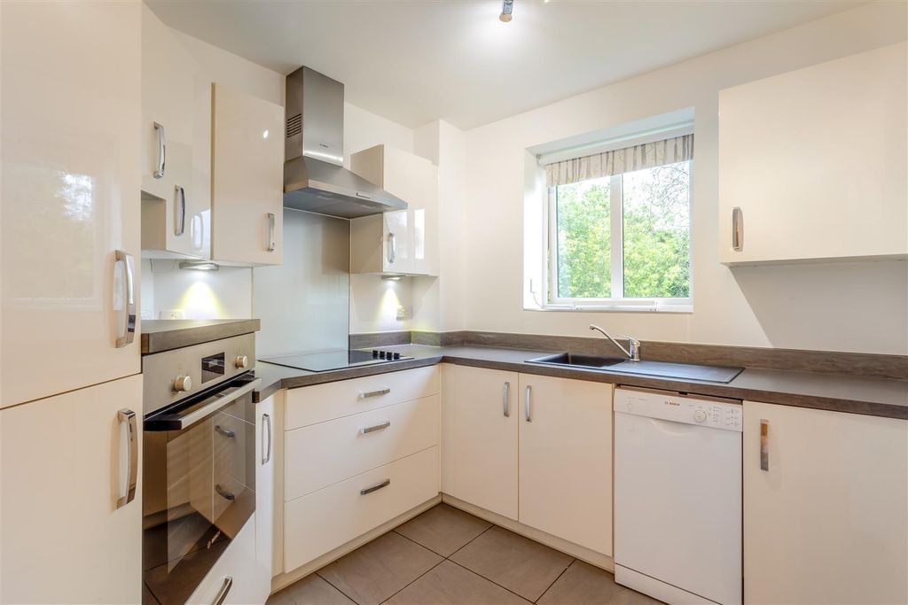 Additional image 8 of 2 bed flat for saleSaxon Gardens, Penn Street, Oakham, Rutland LE15