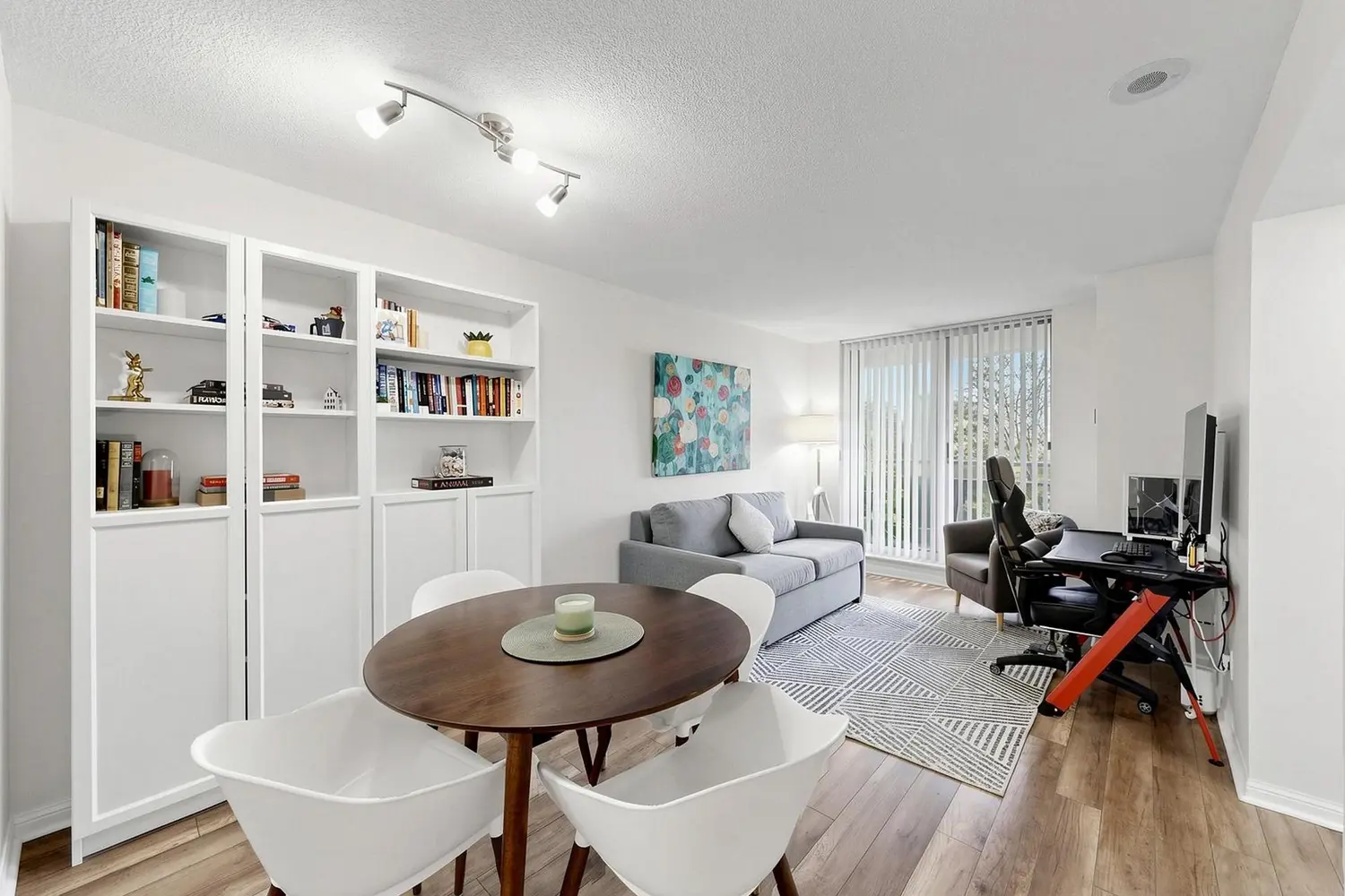 398 Eglinton Avenue 203 photo 4