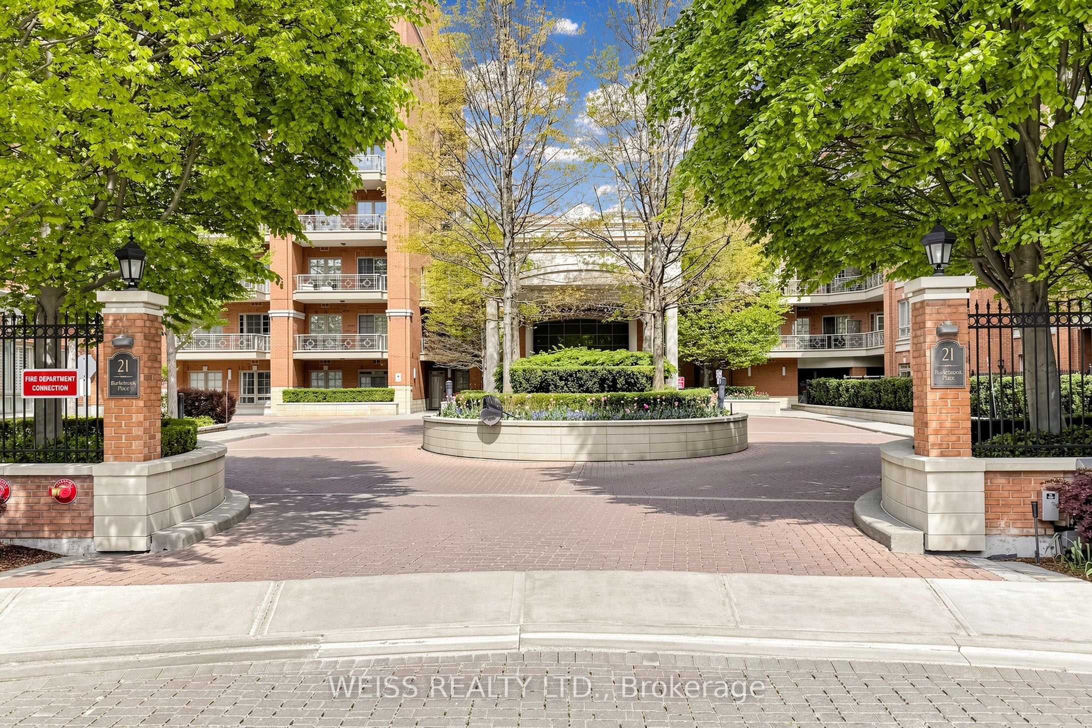 114-21 Burkebrook Place, Toronto, ON, M4G 0A2