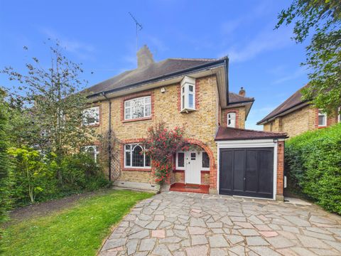 Evelyn Avenue, Ruislip HA4
