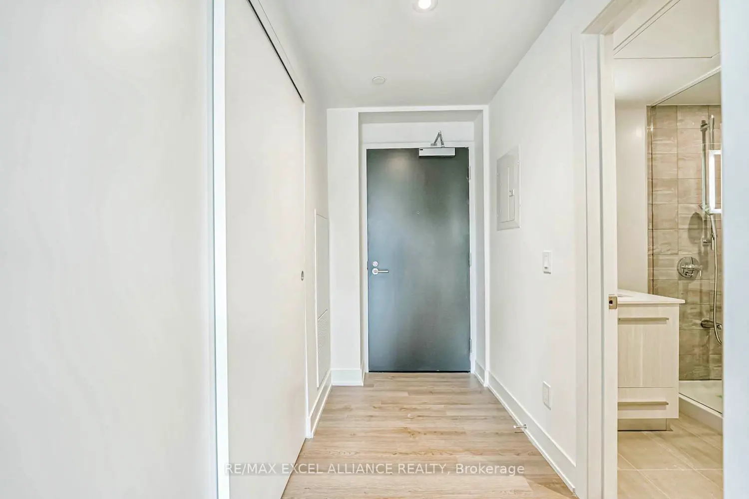 8 Cumberland Street 1002 photo 4