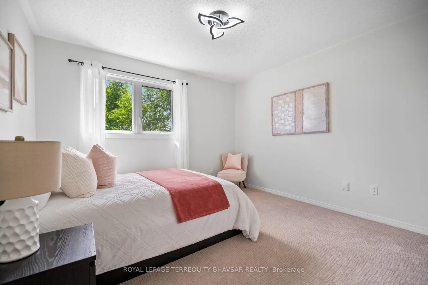 Additional image 9 of 2470 Strathmore Crescent