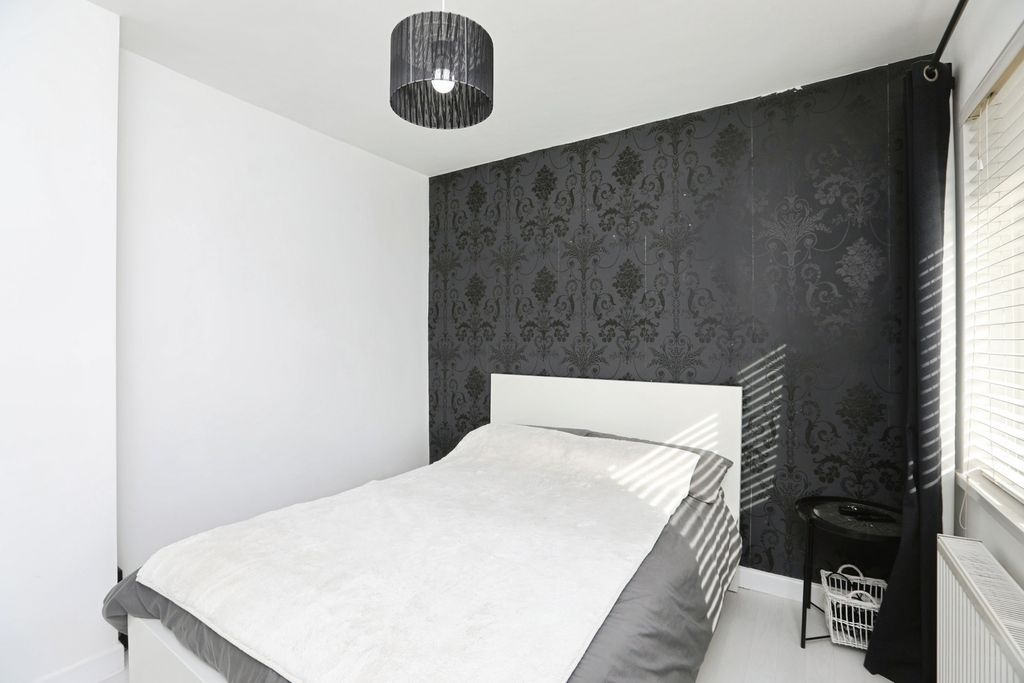 Additional image 7 of 3 bed semi-detached house for saleManor Grove, Sittingbourne, Kent ME10