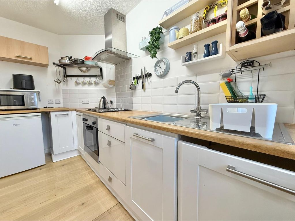 1 bed flat for saleVictoria Street, Weymouth DT4