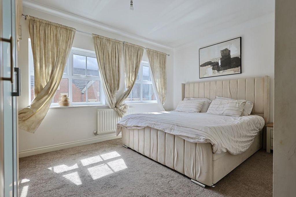 Additional image 26 of 5 bed end terrace house for saleFeatherstone Grove, Newcastle Upon Tyne NE3
