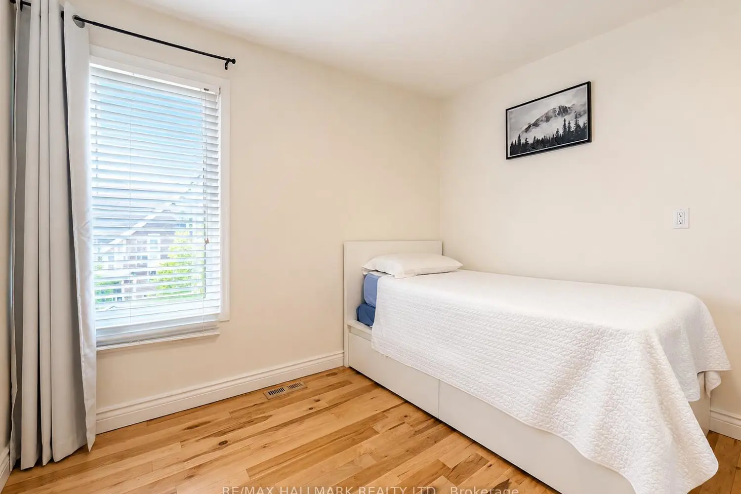 100 Ascot Avenue photo 5