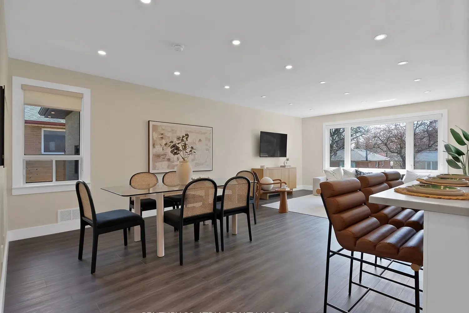 10 Dunrobin Drive photo 2