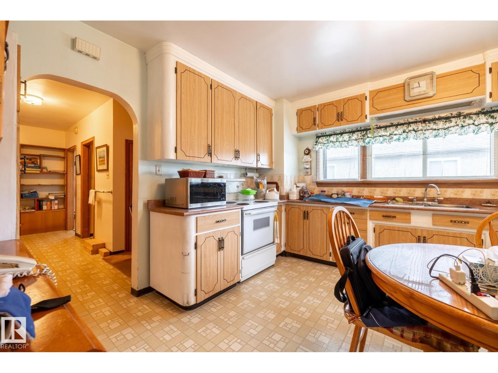 Additional image 6 of 9839 81 Avenue NW, Edmonton, AB, T6E1W4