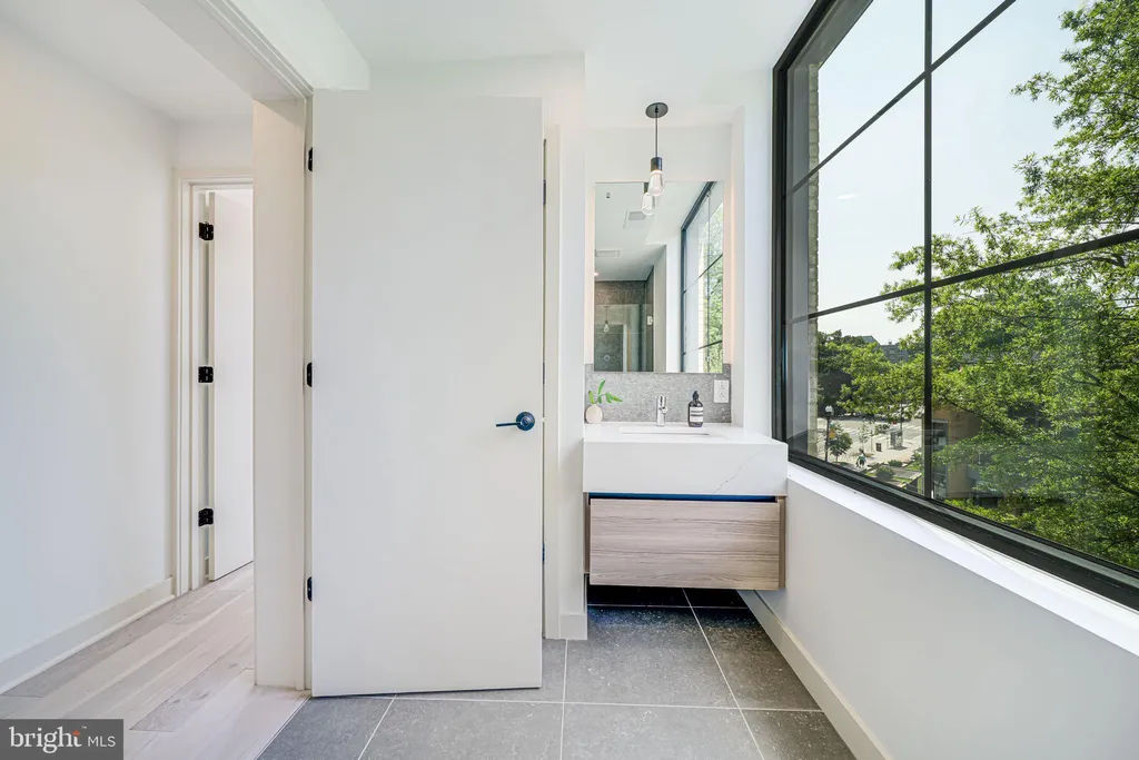 Additional image 17 of 2901 Newark St NW, Washington, DC 20008