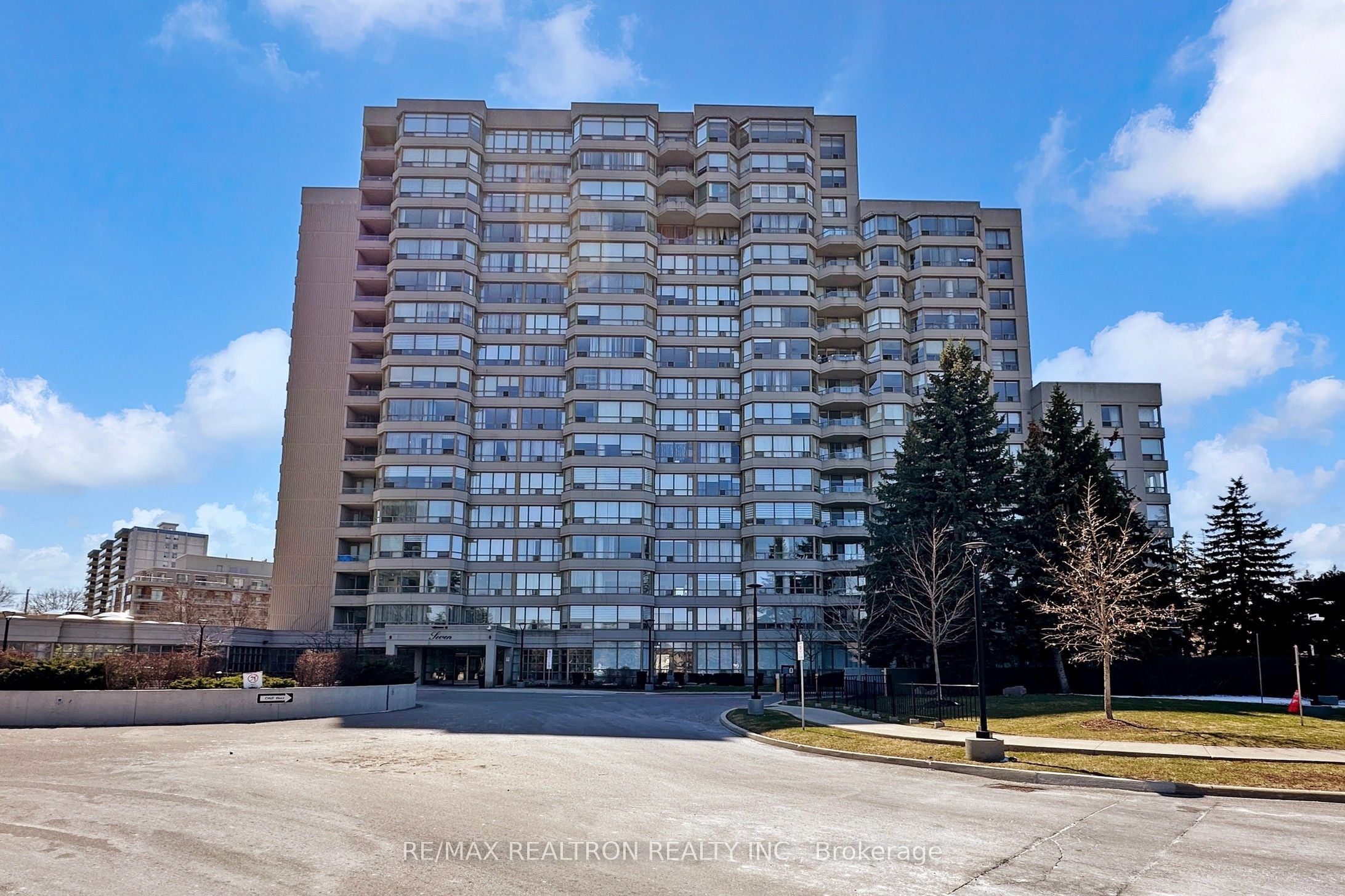 Additional image 2 of 308-7 Townsgate Drive, Vaughan, ON, L4J 7Z9