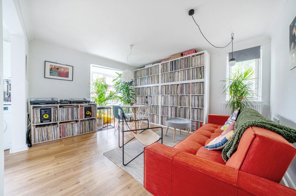 1 bed flat for saleBastien Lane, Kings Hill ME19