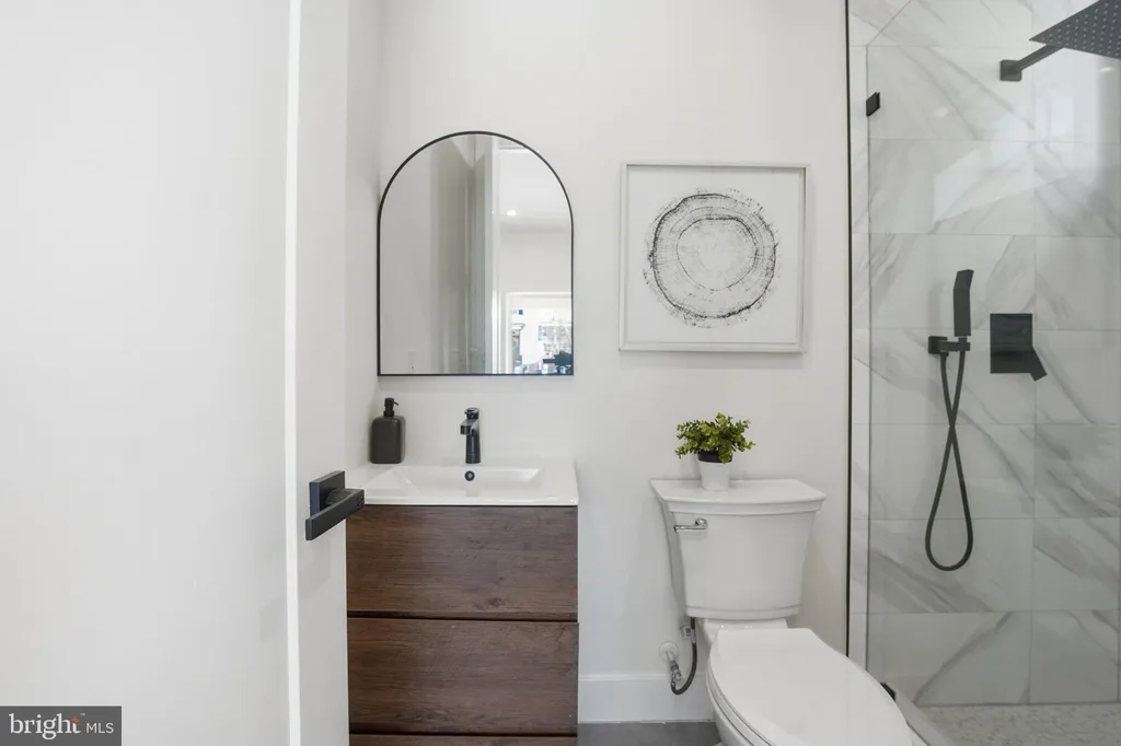 Additional image 20 of 3916 8th Street NW Unit B, Washington, DC 20011