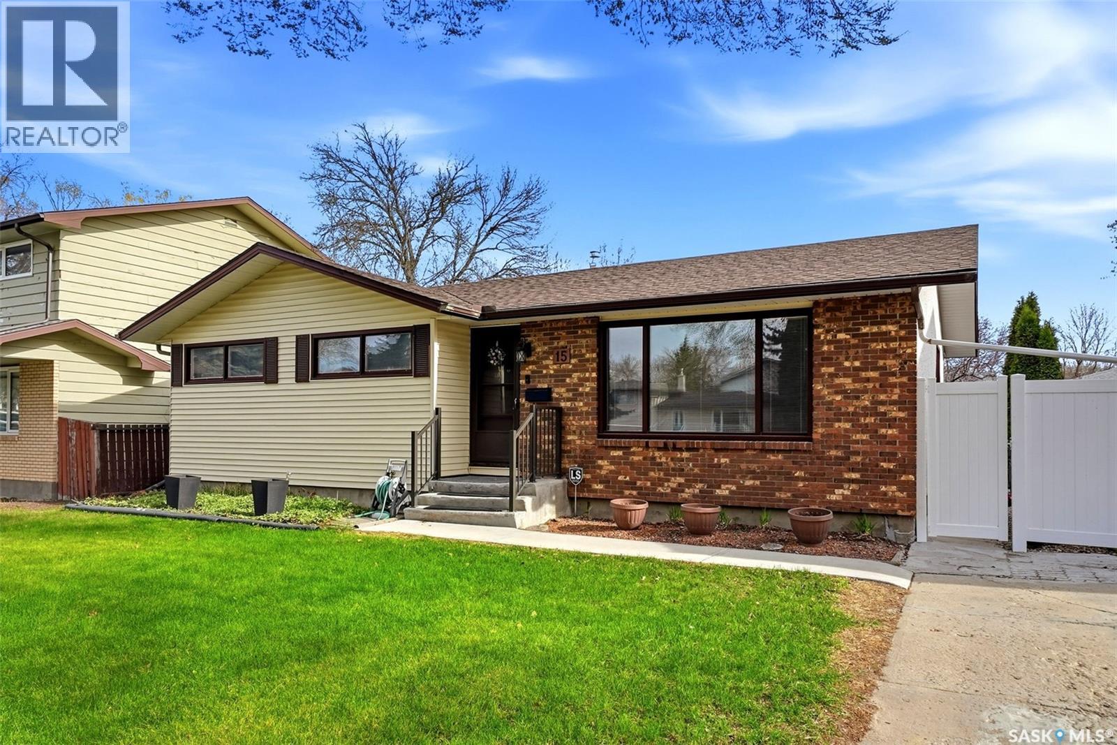 15 Hudson DRIVE