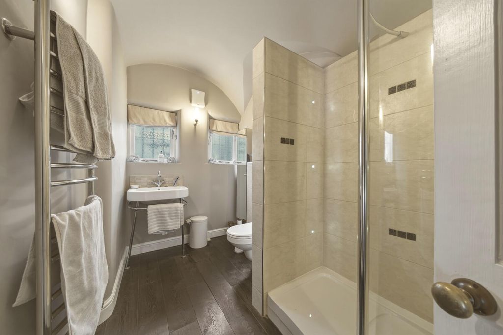 Additional image 7 of 3 bed flat for saleNewcastle Drive, The Park NG7