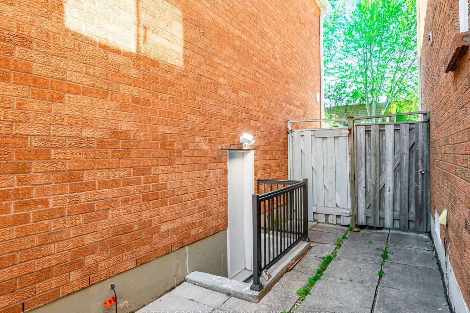 Additional image 17 of 448 Conley Street