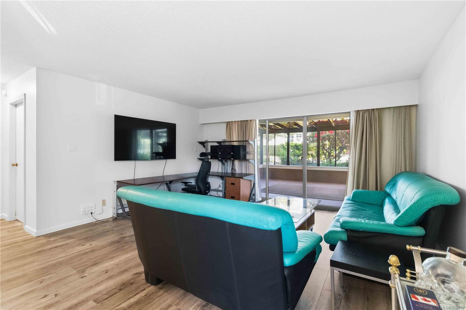 Additional image 6 of 102-935 Fairfield Road, Victoria, BC, V8V 3A3