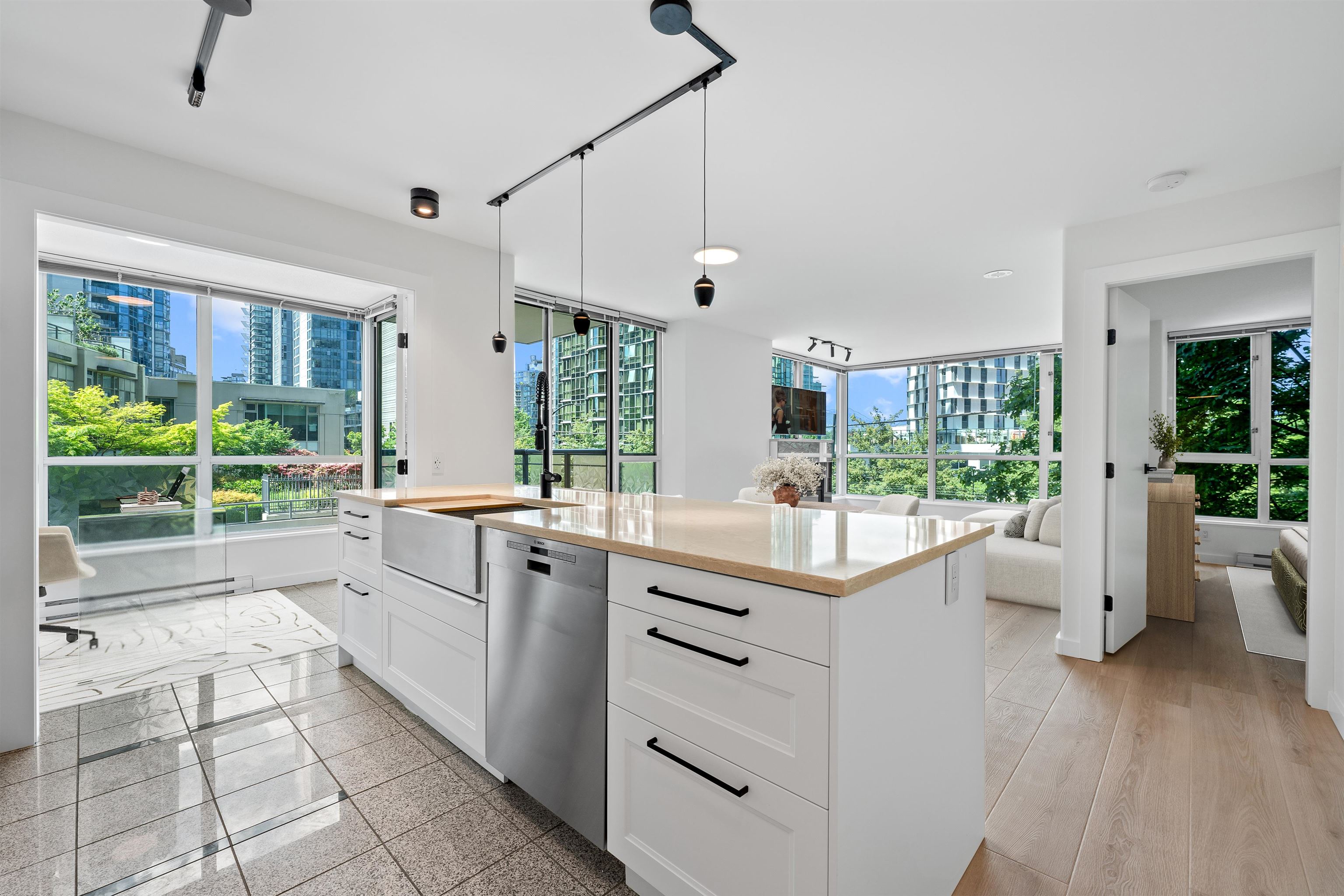 305-1328 Pender Street W, Vancouver, BC, V6E 4T1