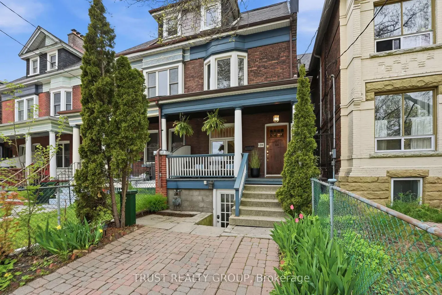 134 Close Avenue photo 2