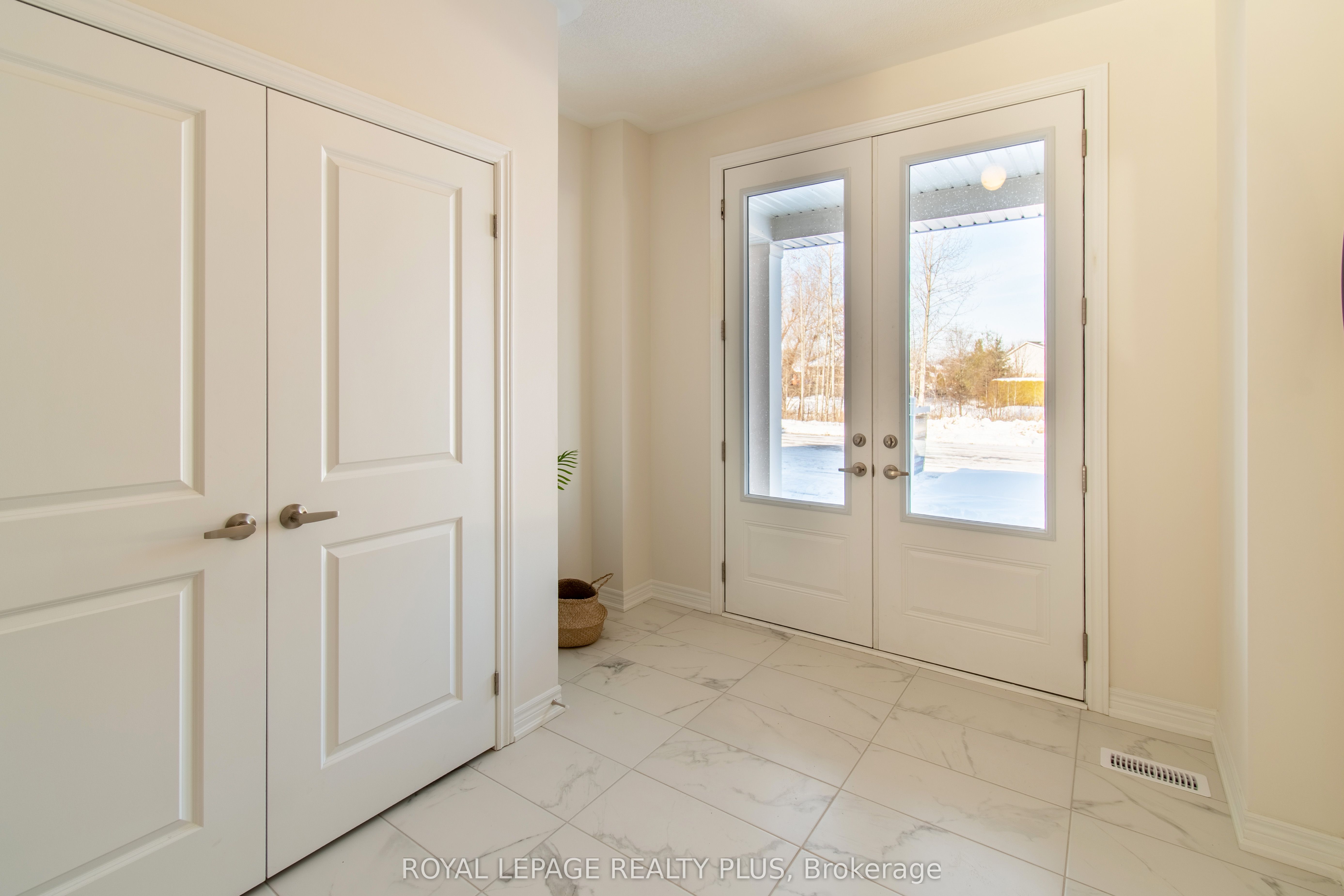 147 Dovedale Drive, Georgina, ON, L4P 0S6