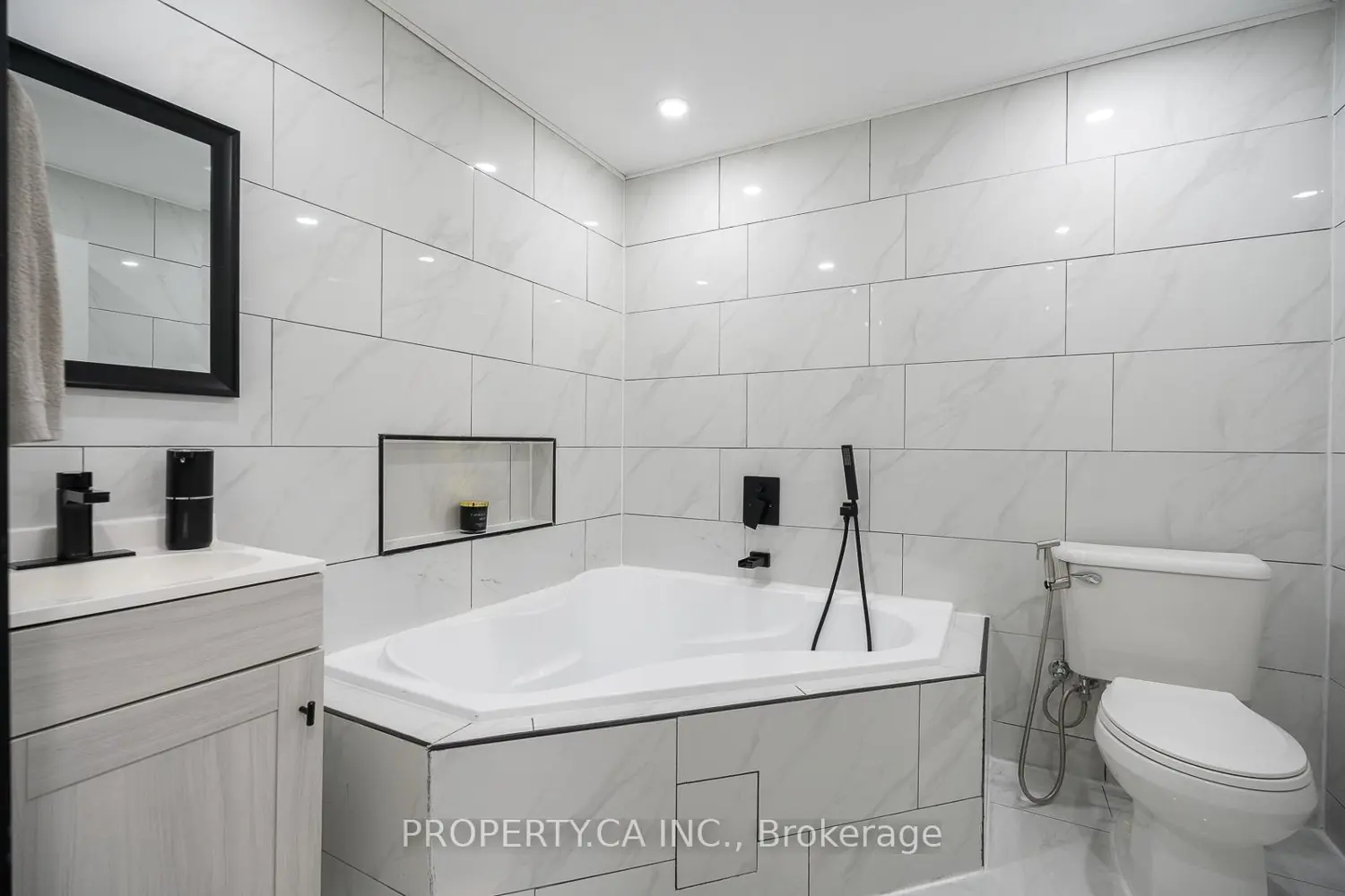 Additional image 16 of 2779 Gananoque Drive 49