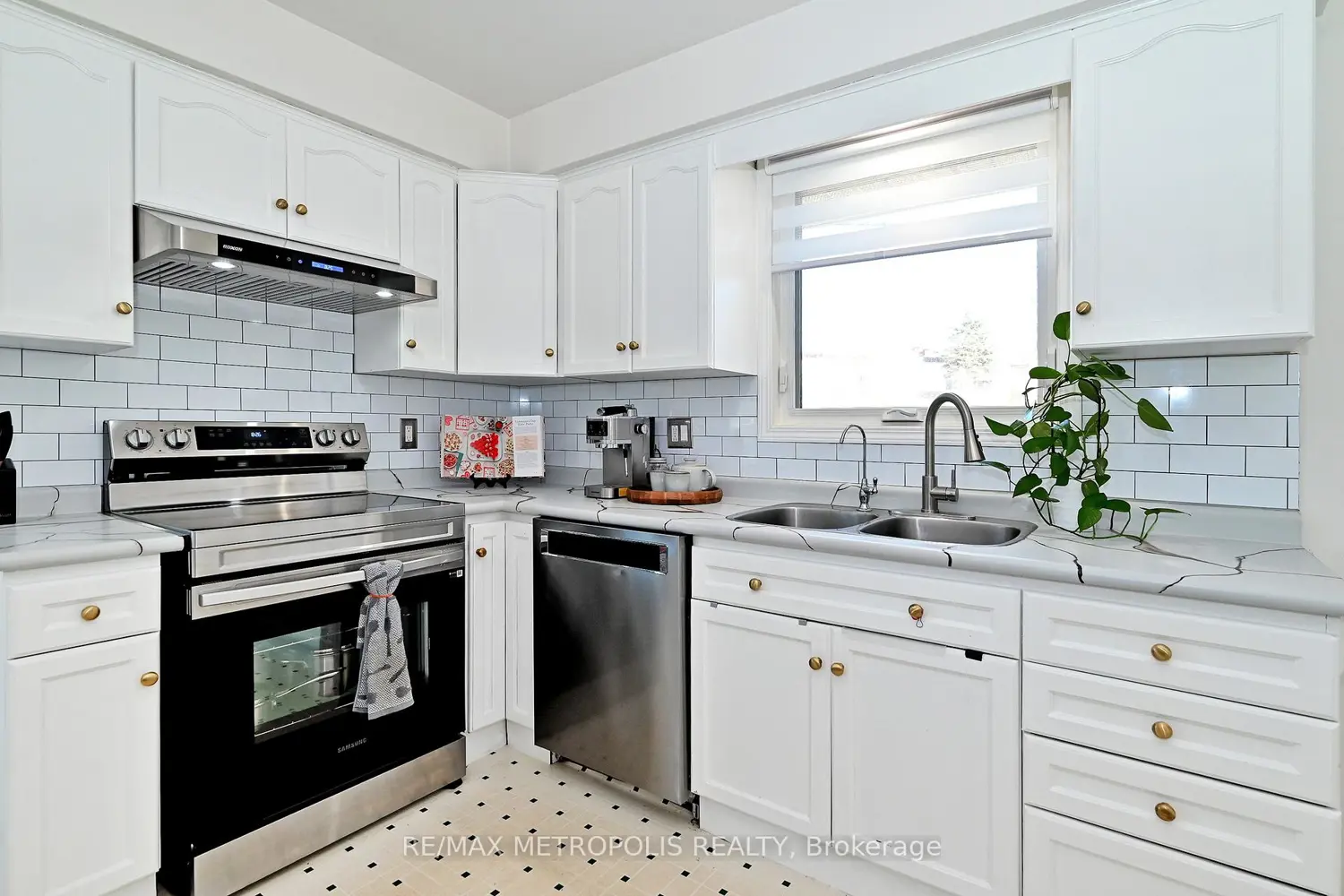 Additional image 6 of 811 Dolph Street