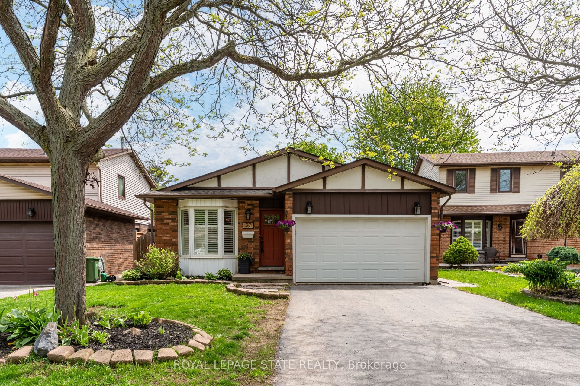27 Bloomsbury Court, Hamilton, ON, L9G 4L5