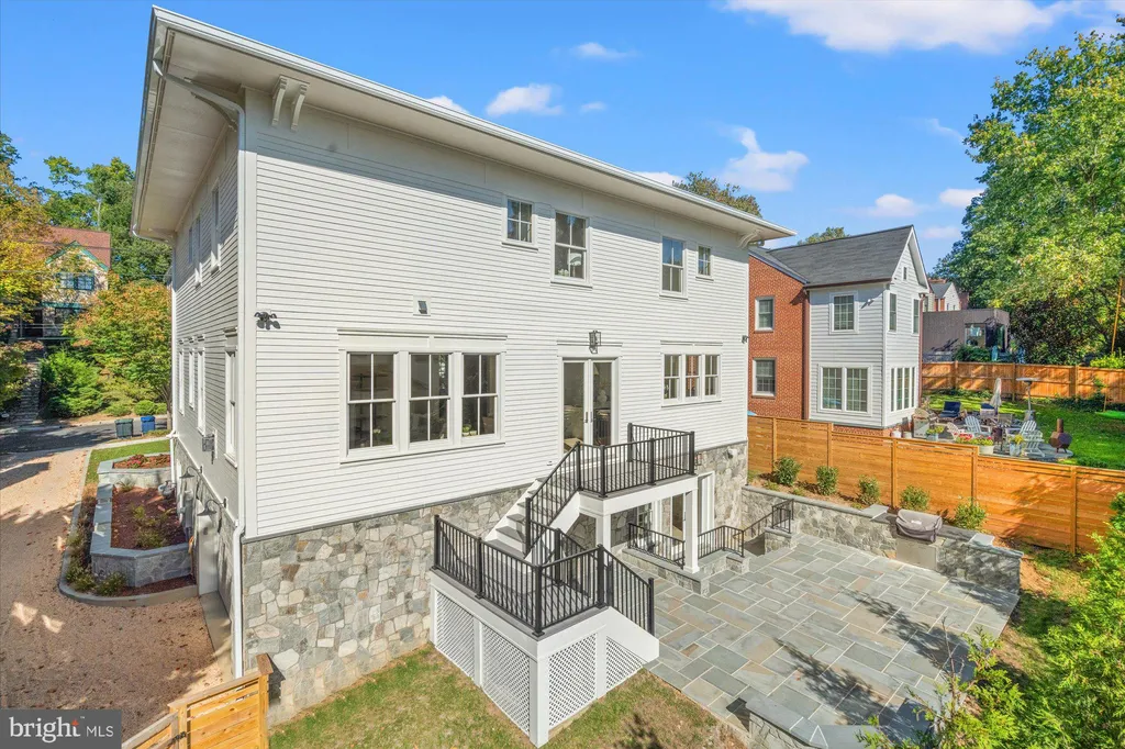 5022 Cathedral Avenue NW, Washington, DC 20016