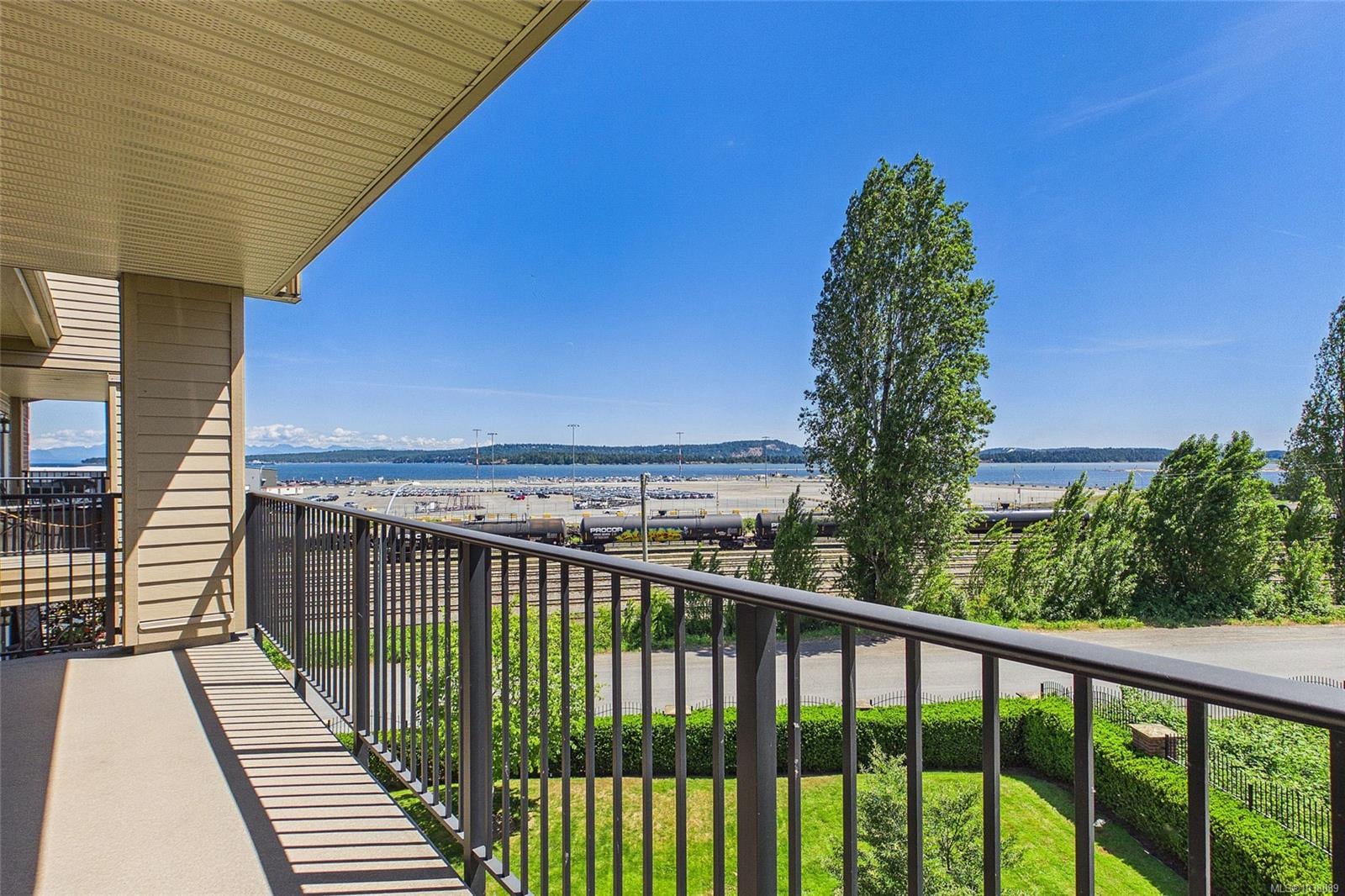 Additional image 3 of 304-104 Esplanade Street, Nanaimo, BC, V9R 0G6