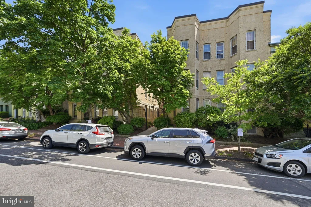 117 E Street SE Unit 302, Washington, DC 20003 photo 2