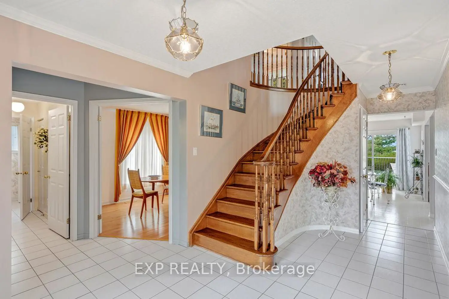 1536 Michaelsem Street photo 2