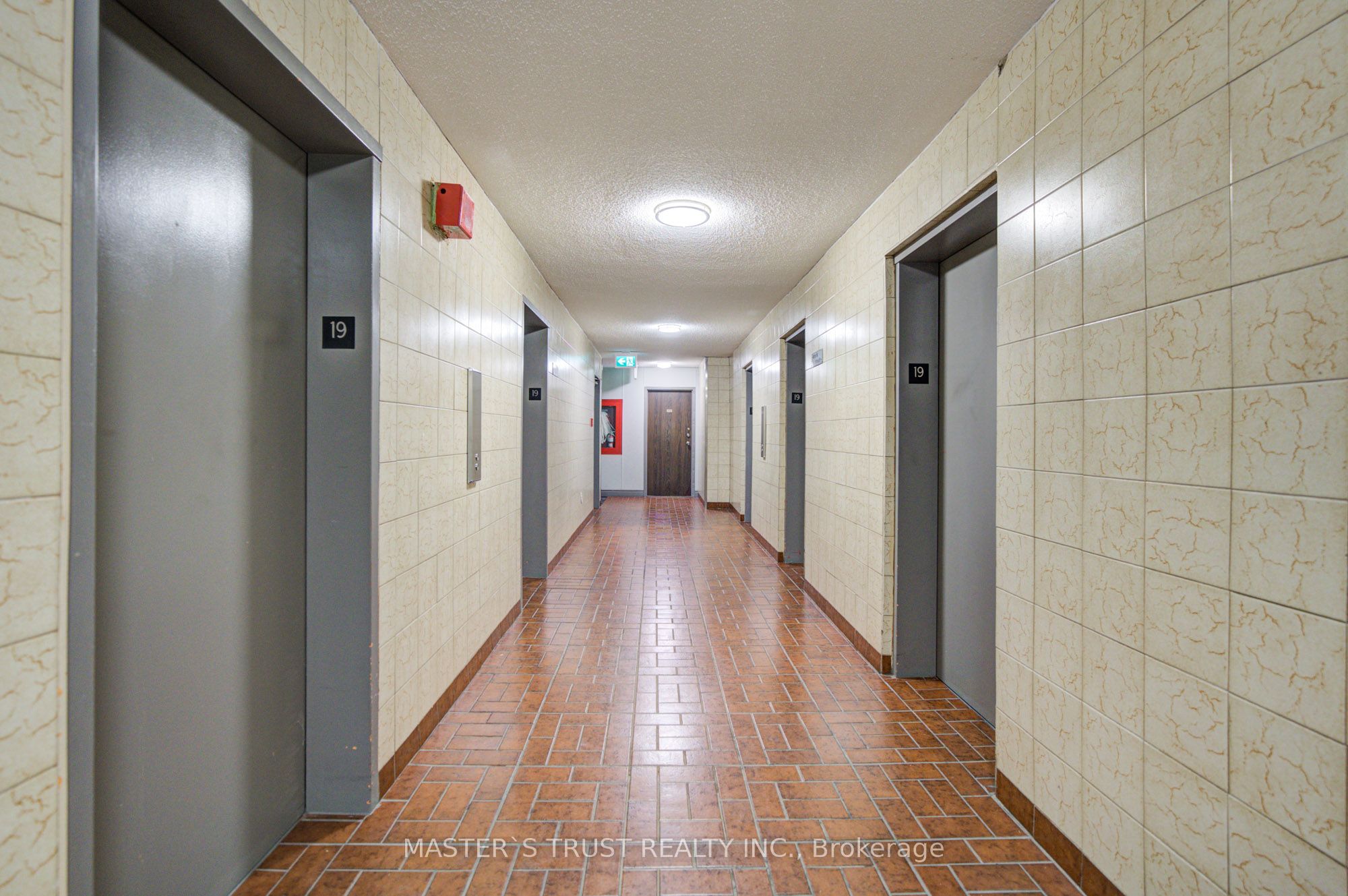 Additional image 4 of 1906-390 Dixon Road, Toronto, ON, M9R 1T4