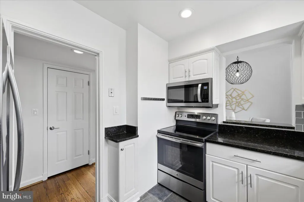 Additional image 13 of 3621 39th Street NW Unit E323, Washington, DC 20016