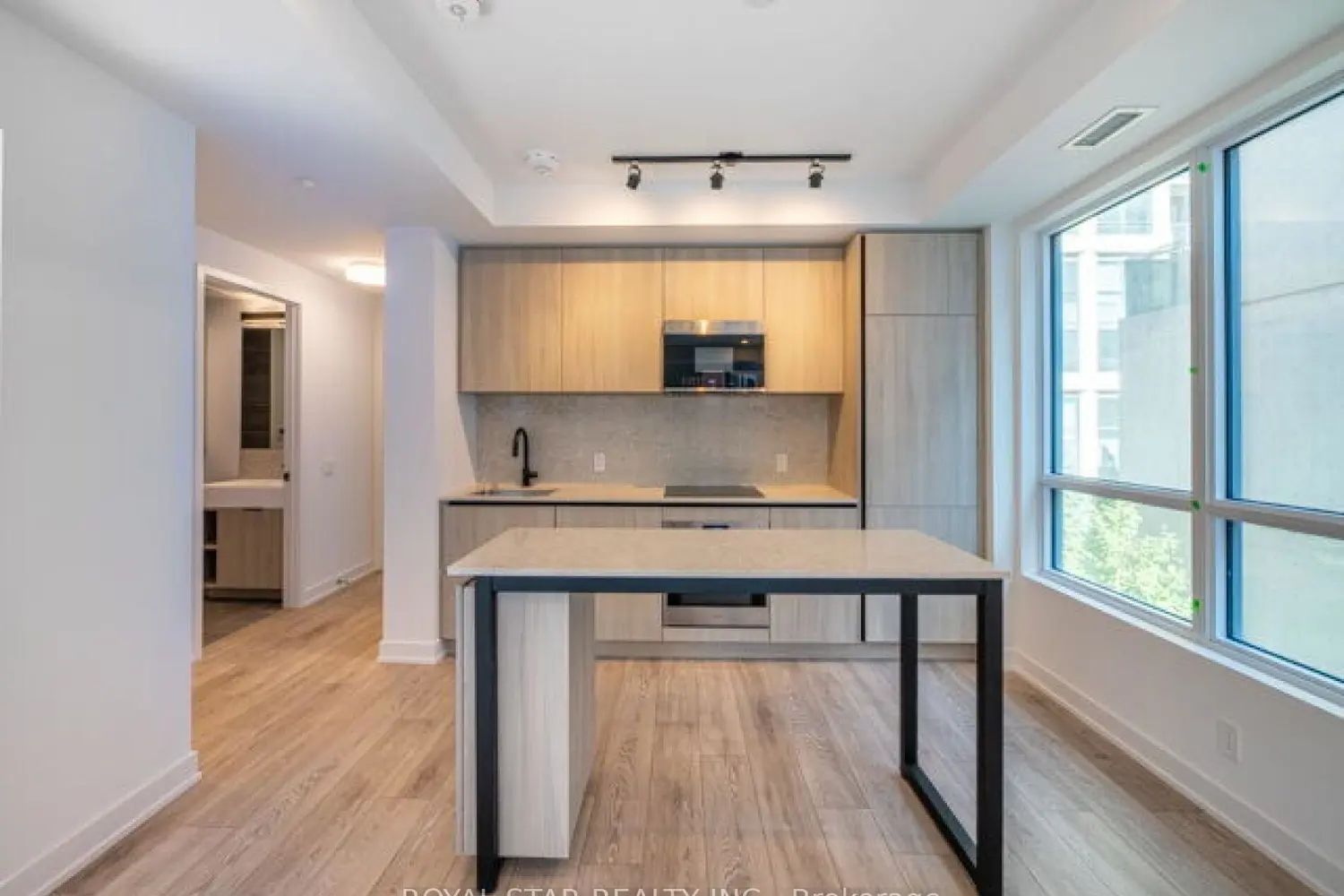 108 Peter Street #518 photo 5