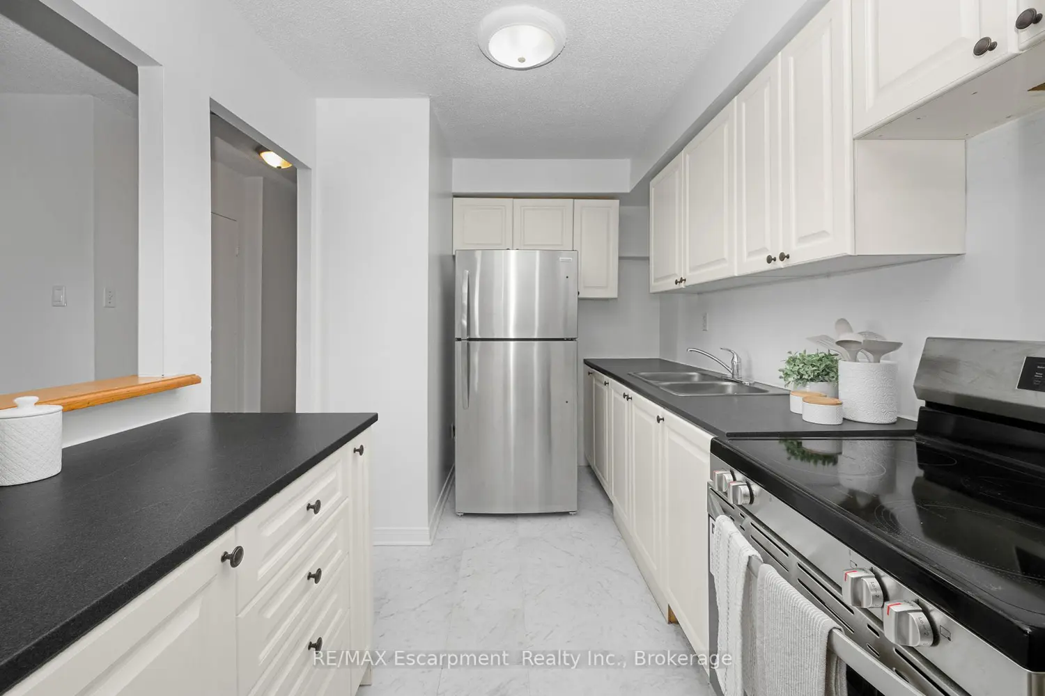 Additional image 4 of 975 Warwick Court 1501