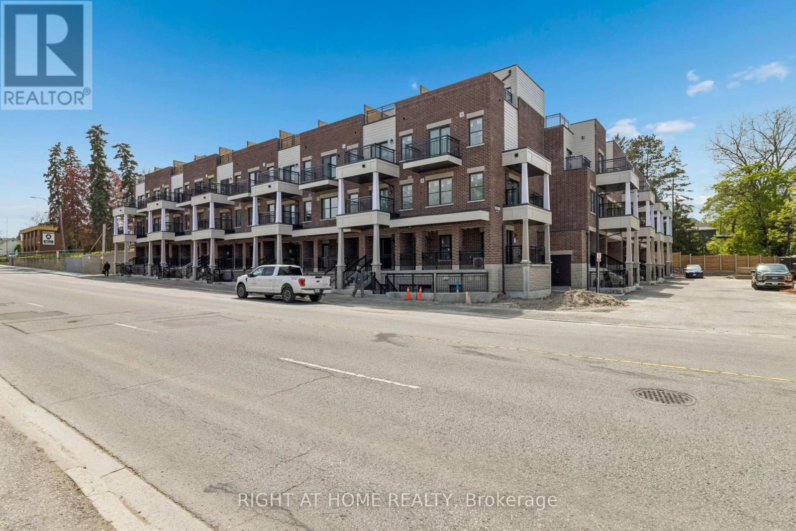 206 - 15100 YONGE STREET