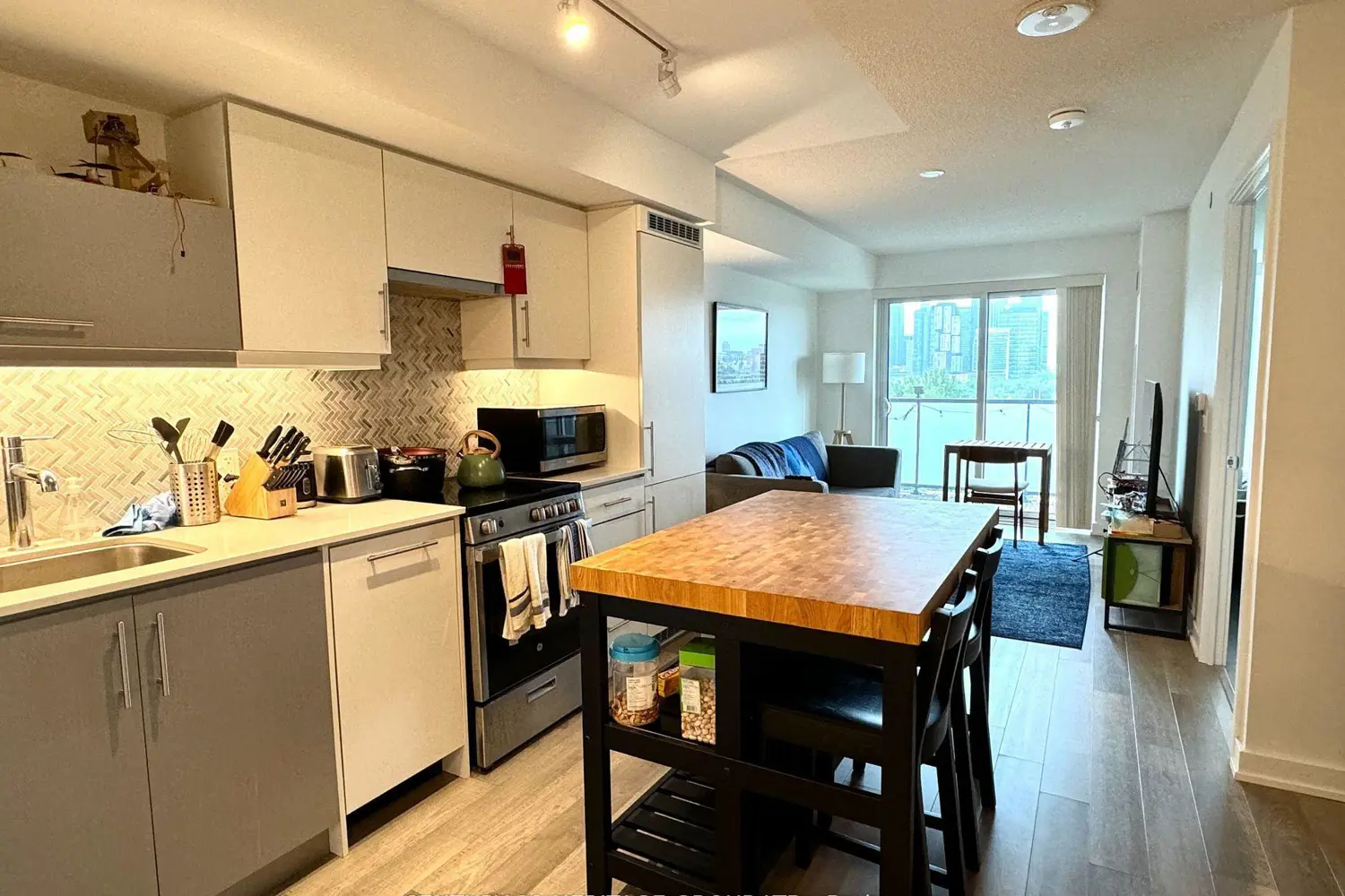 181 Huron Street 602