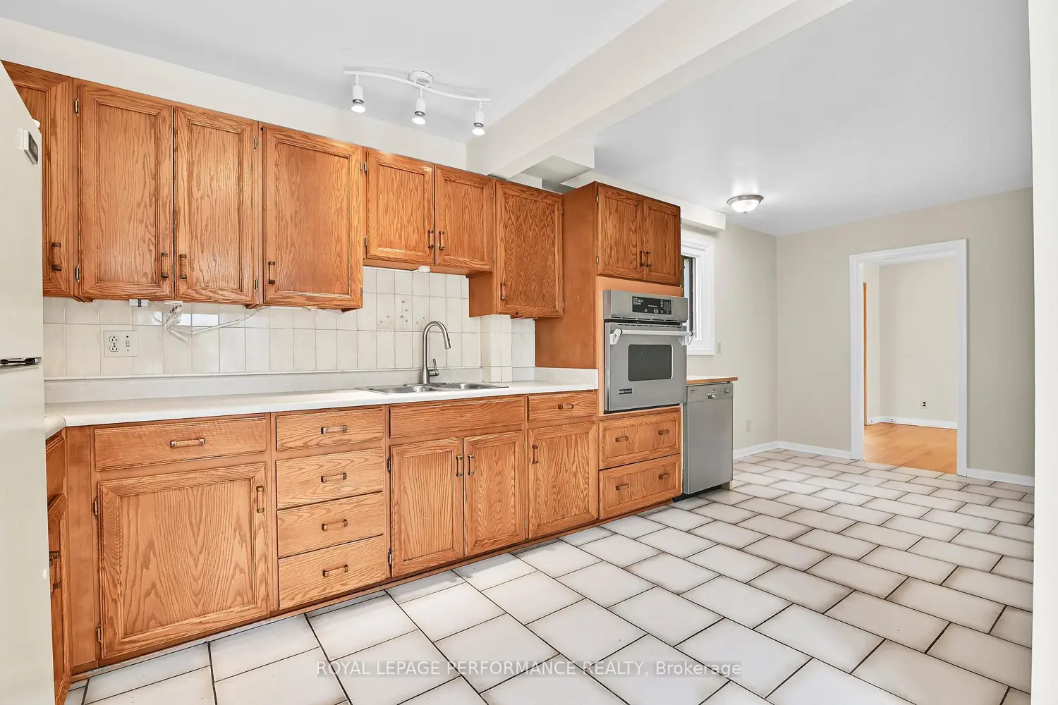 77 Canter Boulevard photo 5