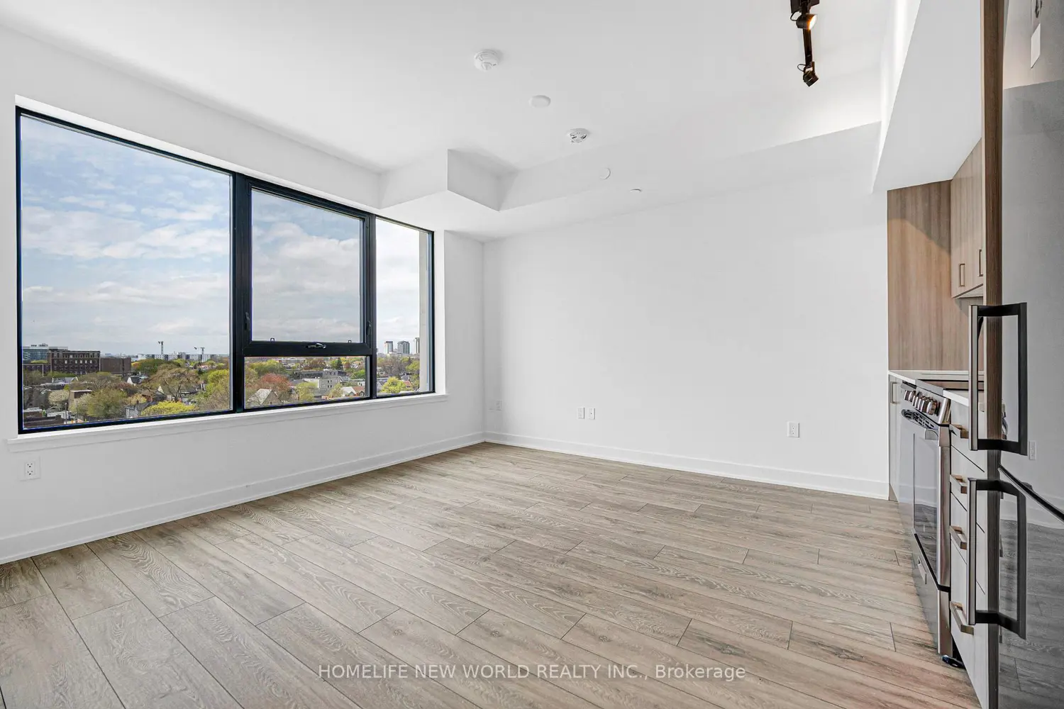 758 Dovercourt Road 807 photo 3