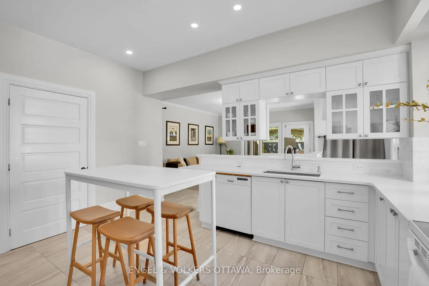 267 Stewart Street photo 5