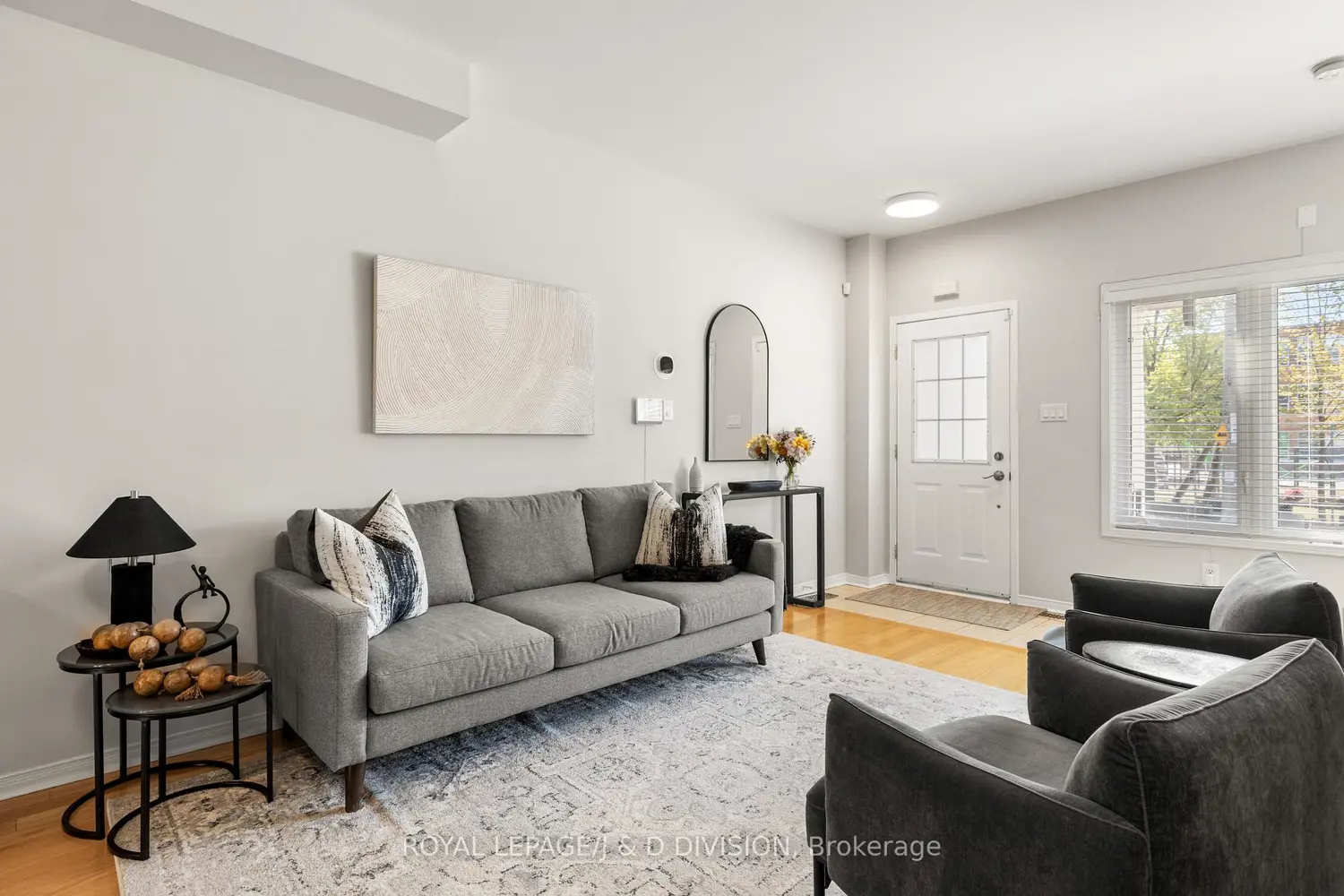 446 Sammon Avenue photo 4