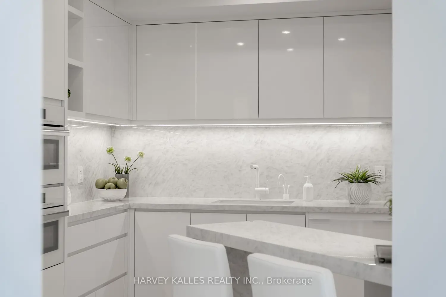 10 Bellair Street 603 photo 2